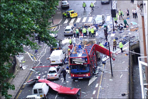 Bombenanschlag 2005 in London. Bei diesem Anschlag wurde TATP benutzt.